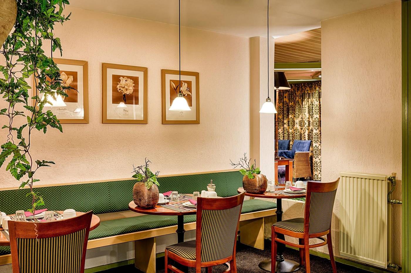 Owl-Hotel-Restaurant-16