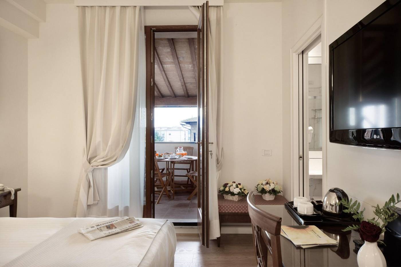 Italia-Hotel-Room-15