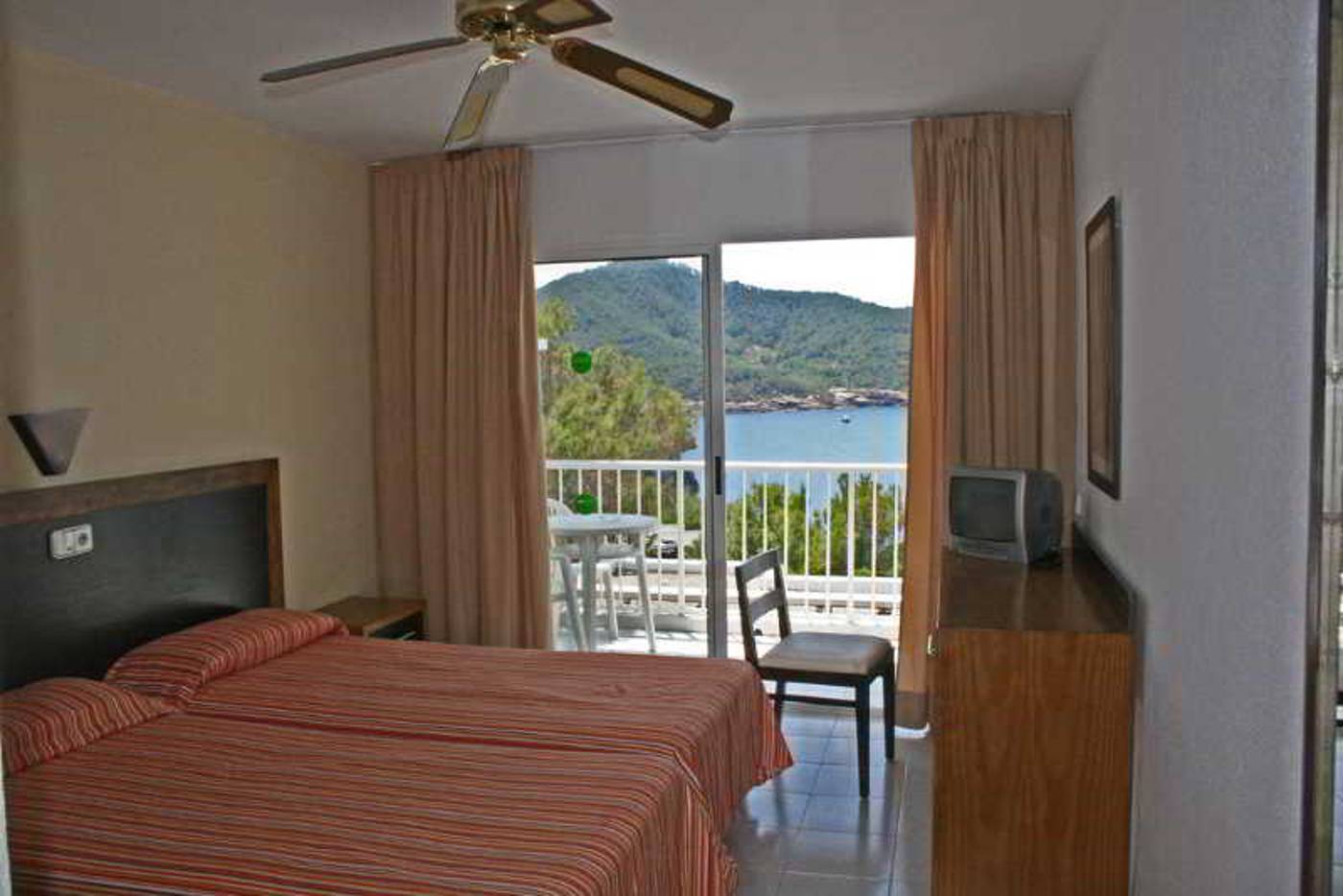 Club-Vista-Bahia-Room-11