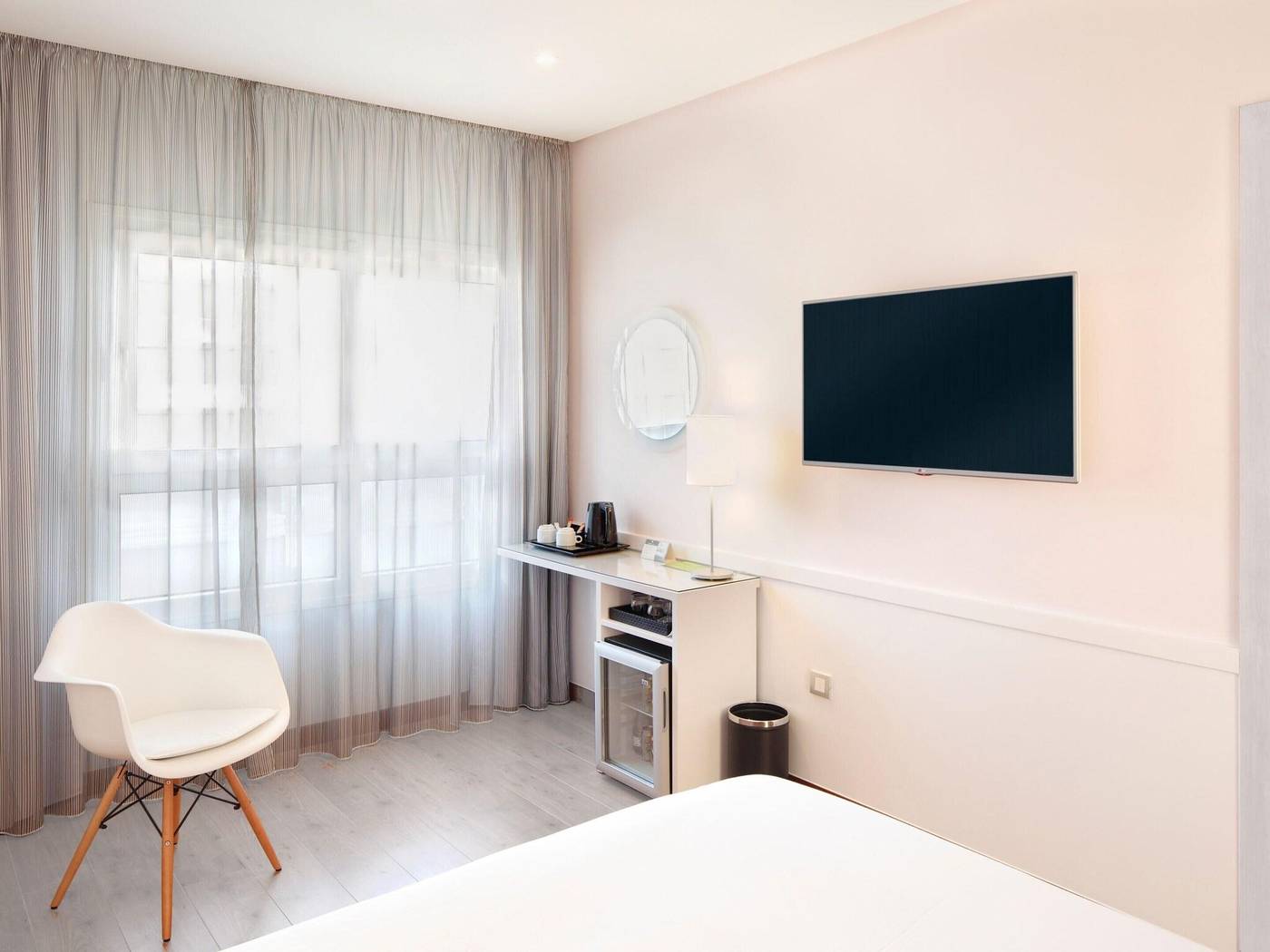Am----re-Marbella-Beach-Hotel-Room-36