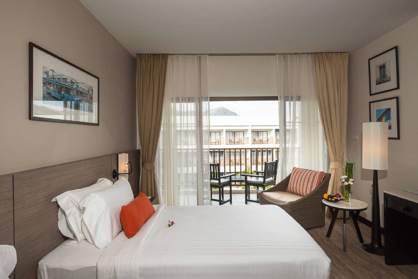 Deevana-Plaza-Phuket-Room-21