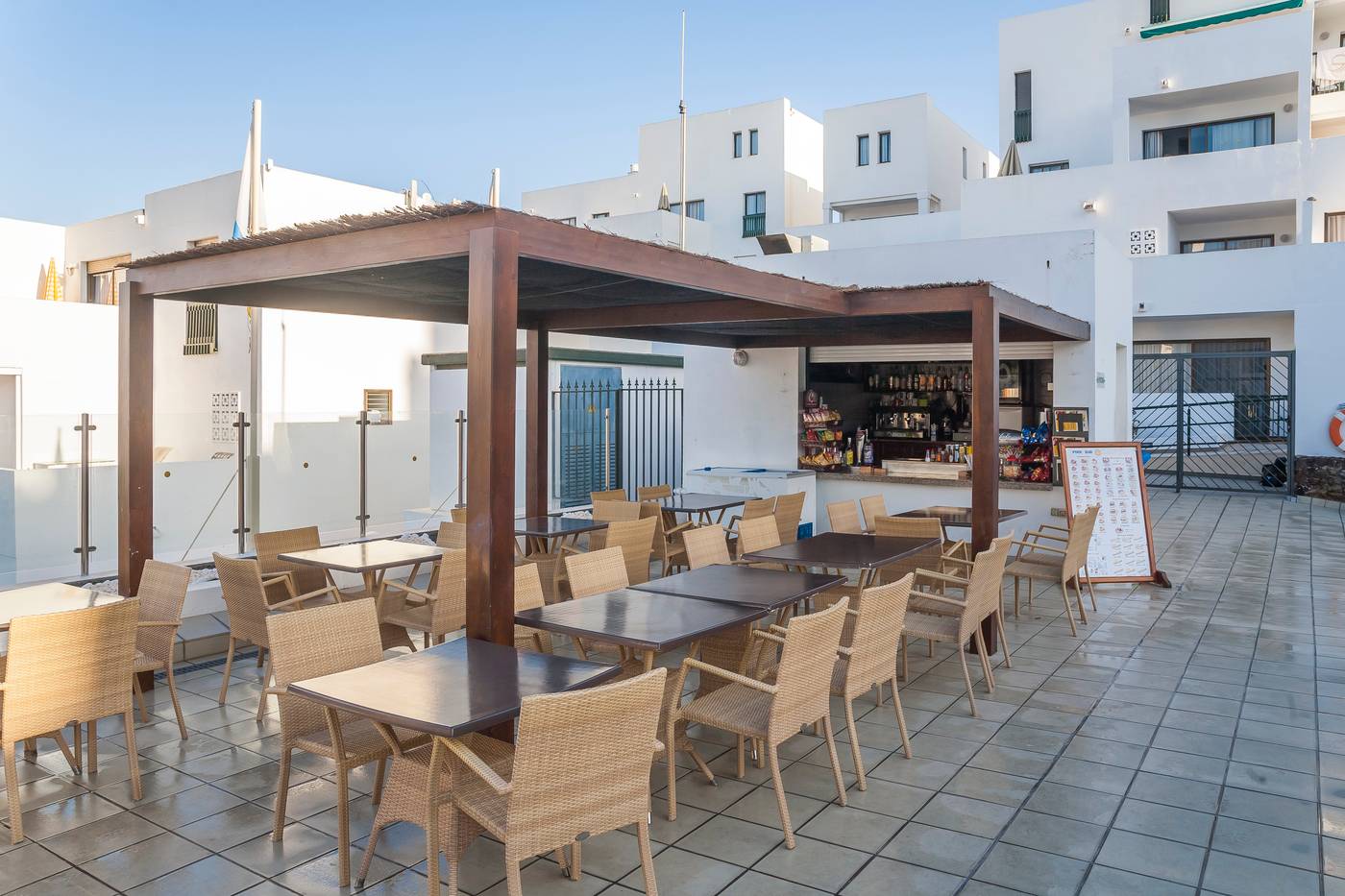 Sunset-Bay-Club-Bar-15