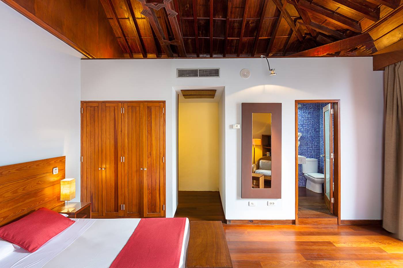 Hotel-LIVVO-La-Quinta-Roja-Room-12