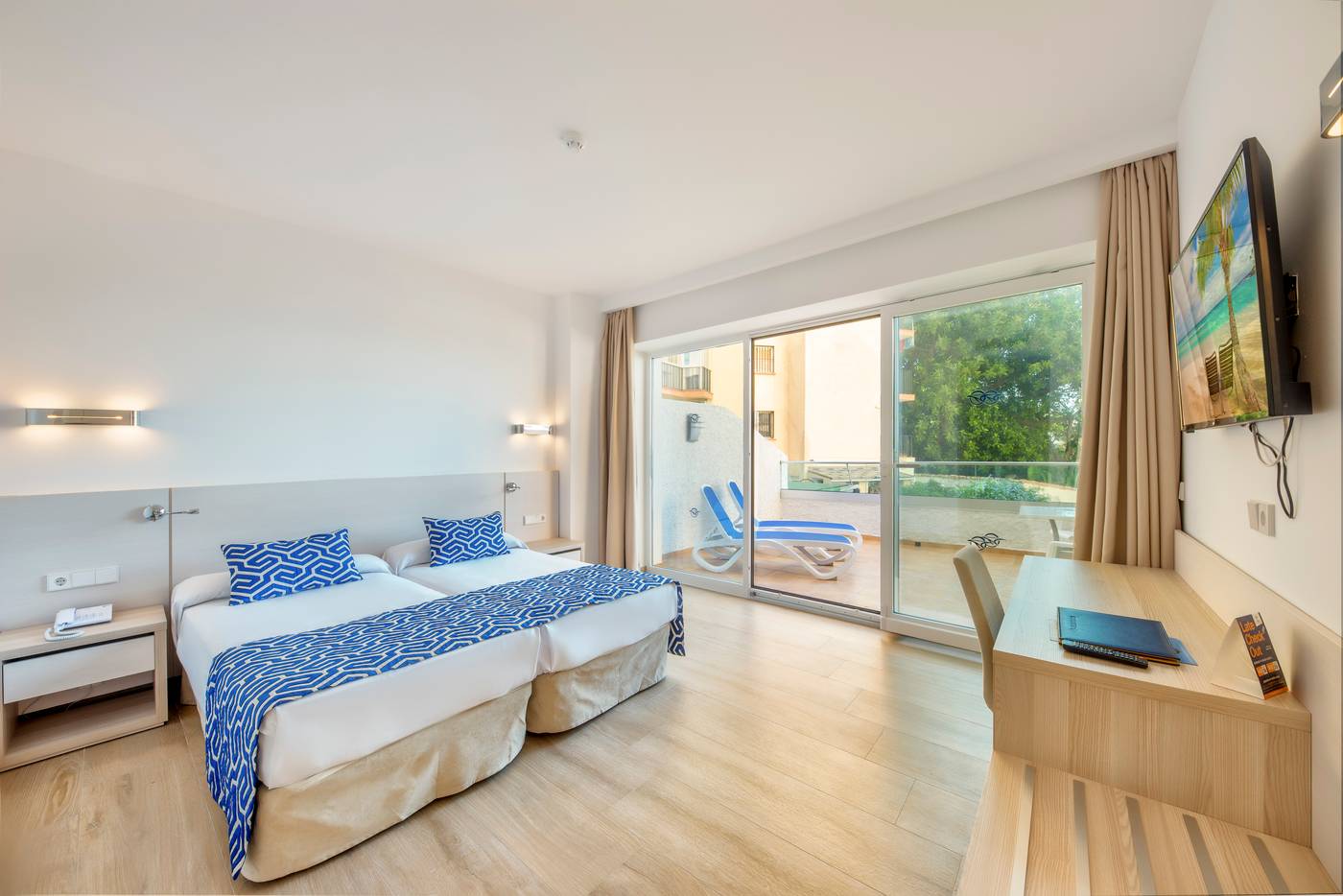 Globales-Gardenia-Room-12