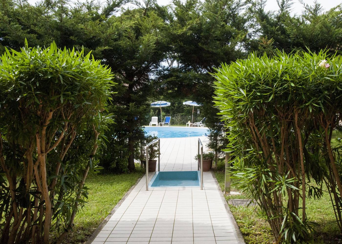 Suite-Marilia-Apartments-Pool-44