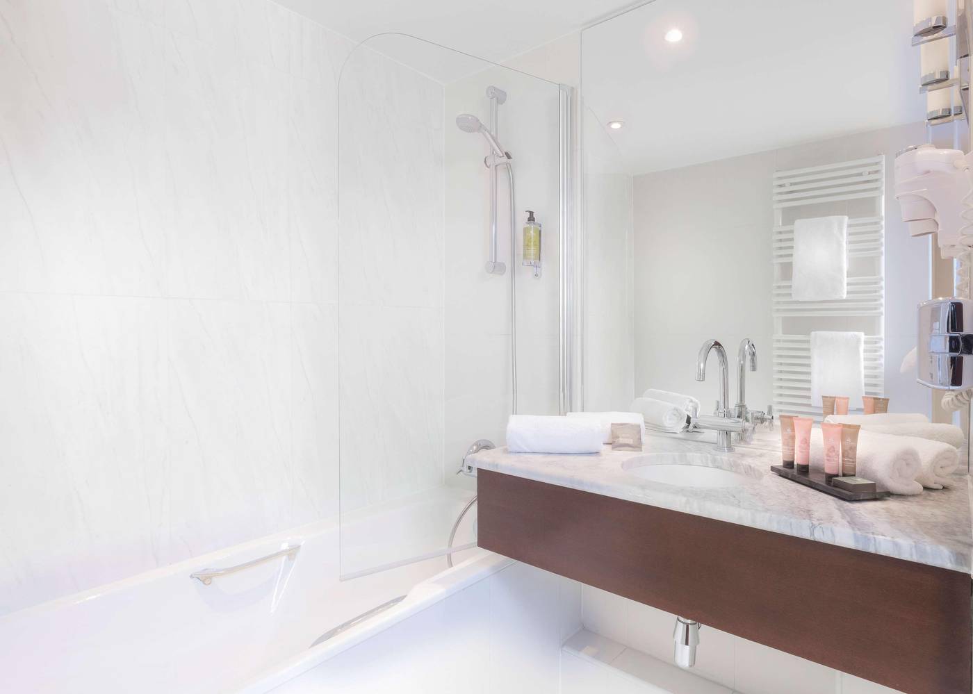 Montfleuri-Arc-de-Triomphe-Room-46