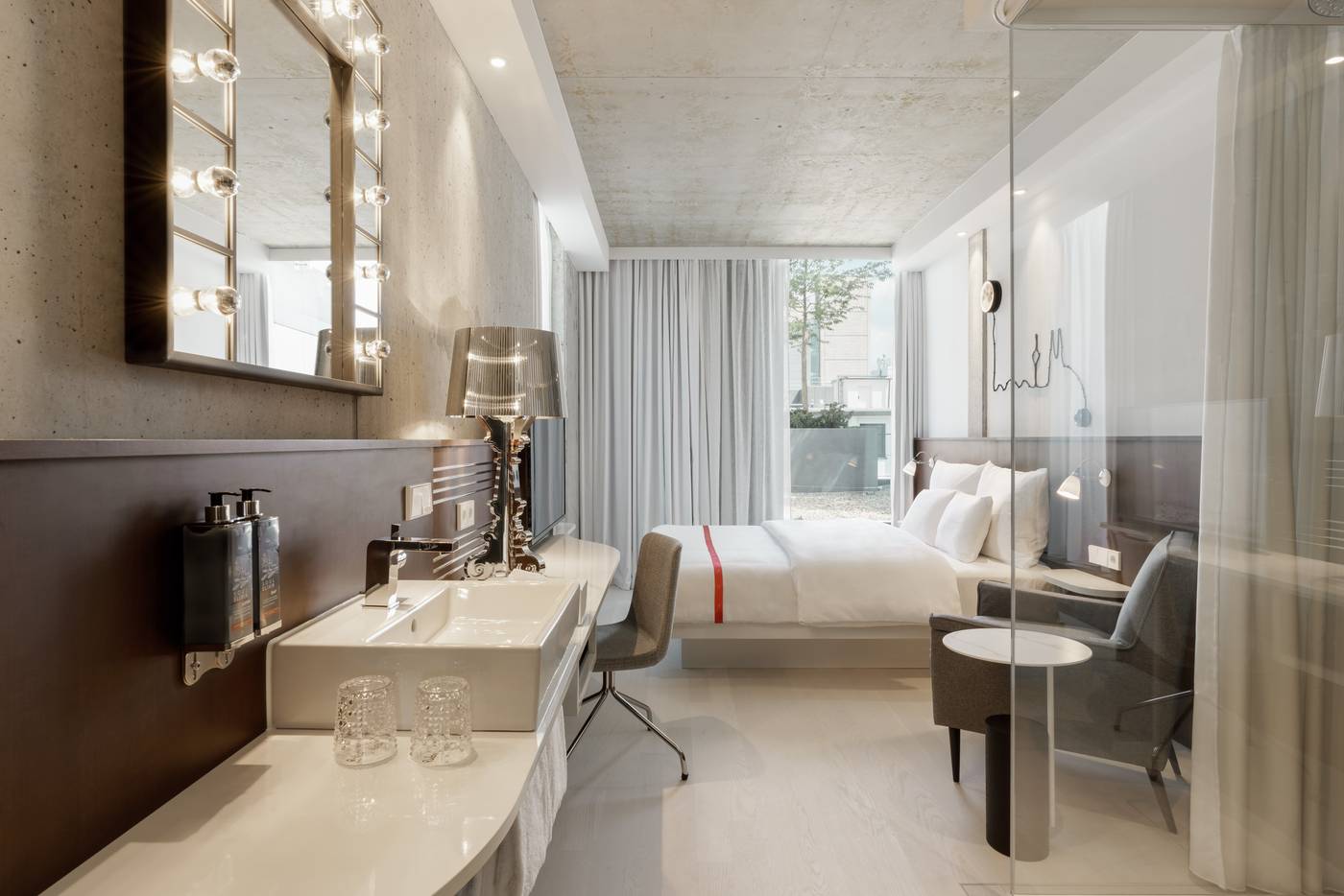 Ruby-Ella-Hotel---Bar-Room-3