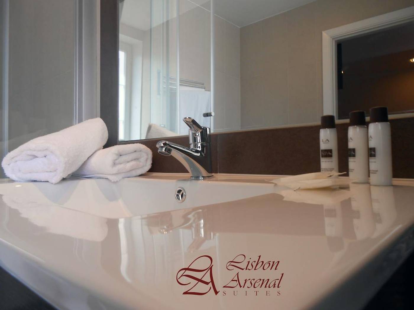 Lisbon-Arsenal-Suites-Room-10