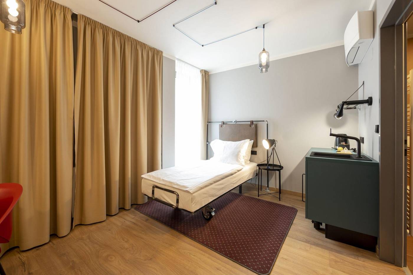 Miss-Sophie-s-Downtown-Room-35