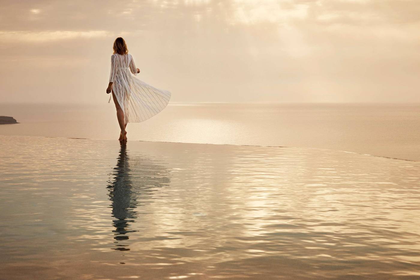 Santo-Maris-Oia--Luxury-Suites---Spa-Pool-87