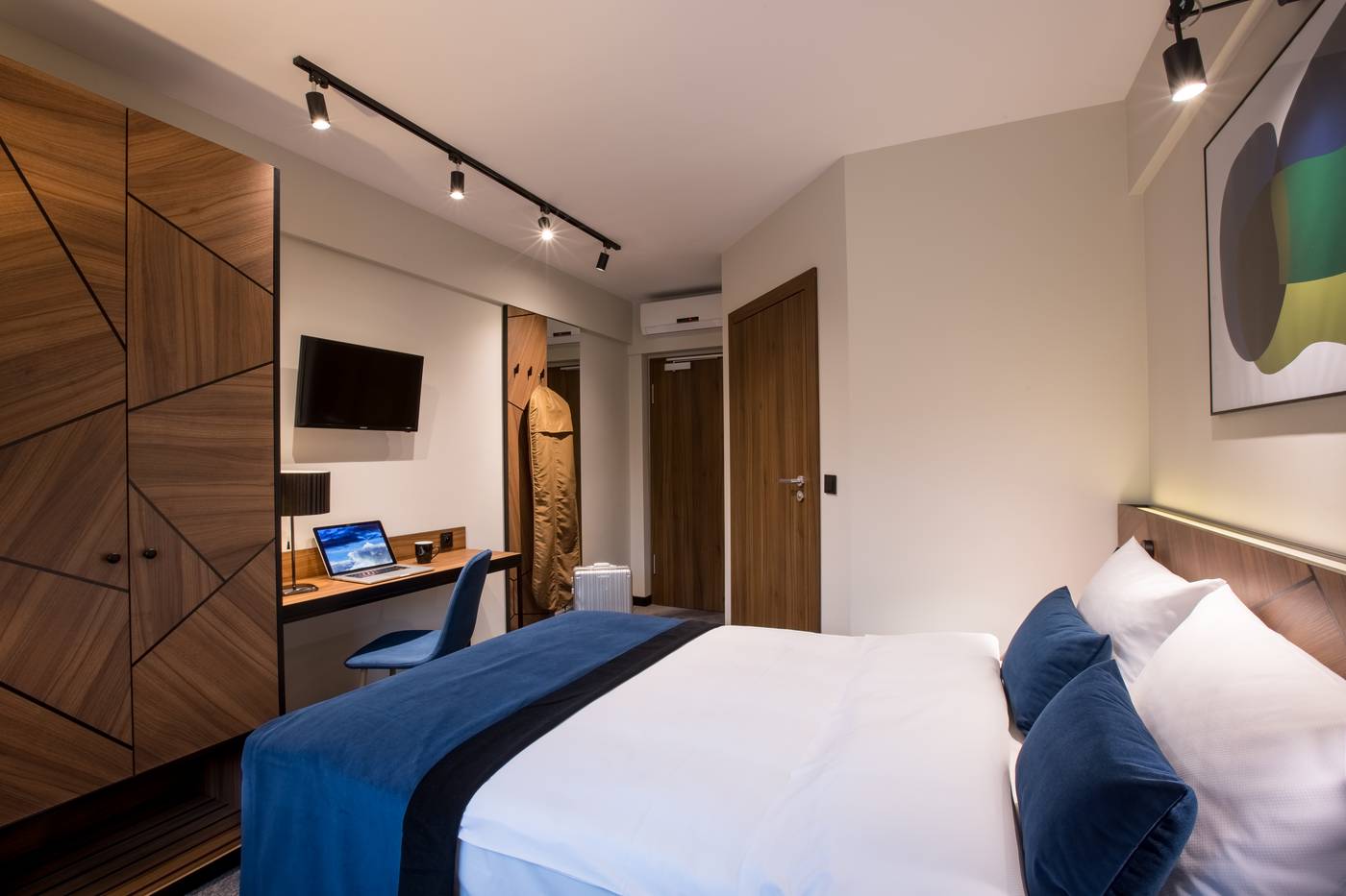 Ascot-Premium-Room-14