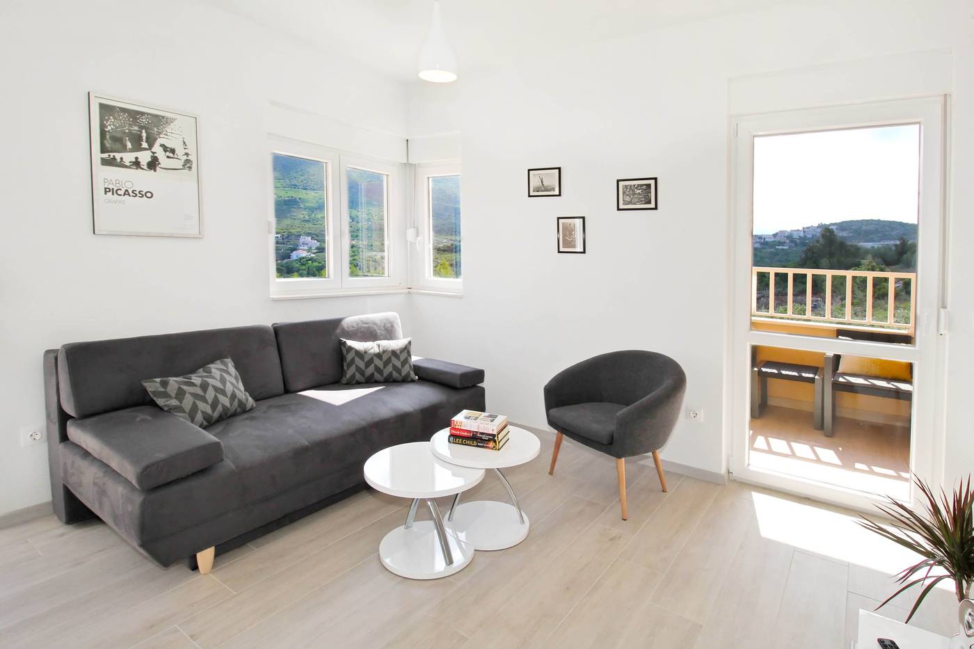 Bacan-Family-Apartments-Room-7