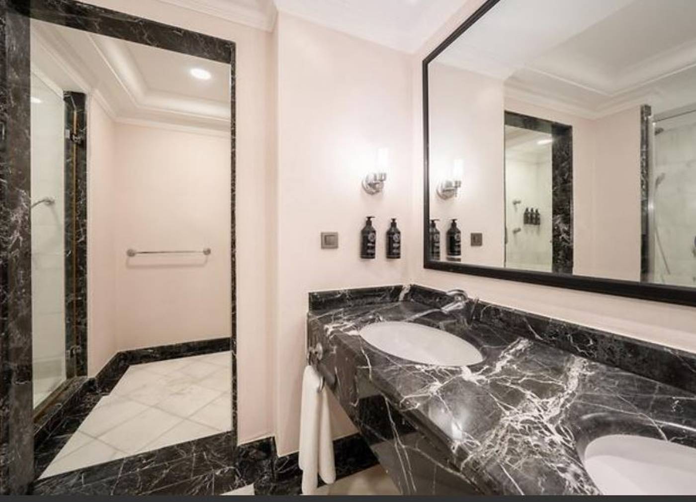 The-Norm-Oriental-Room-40