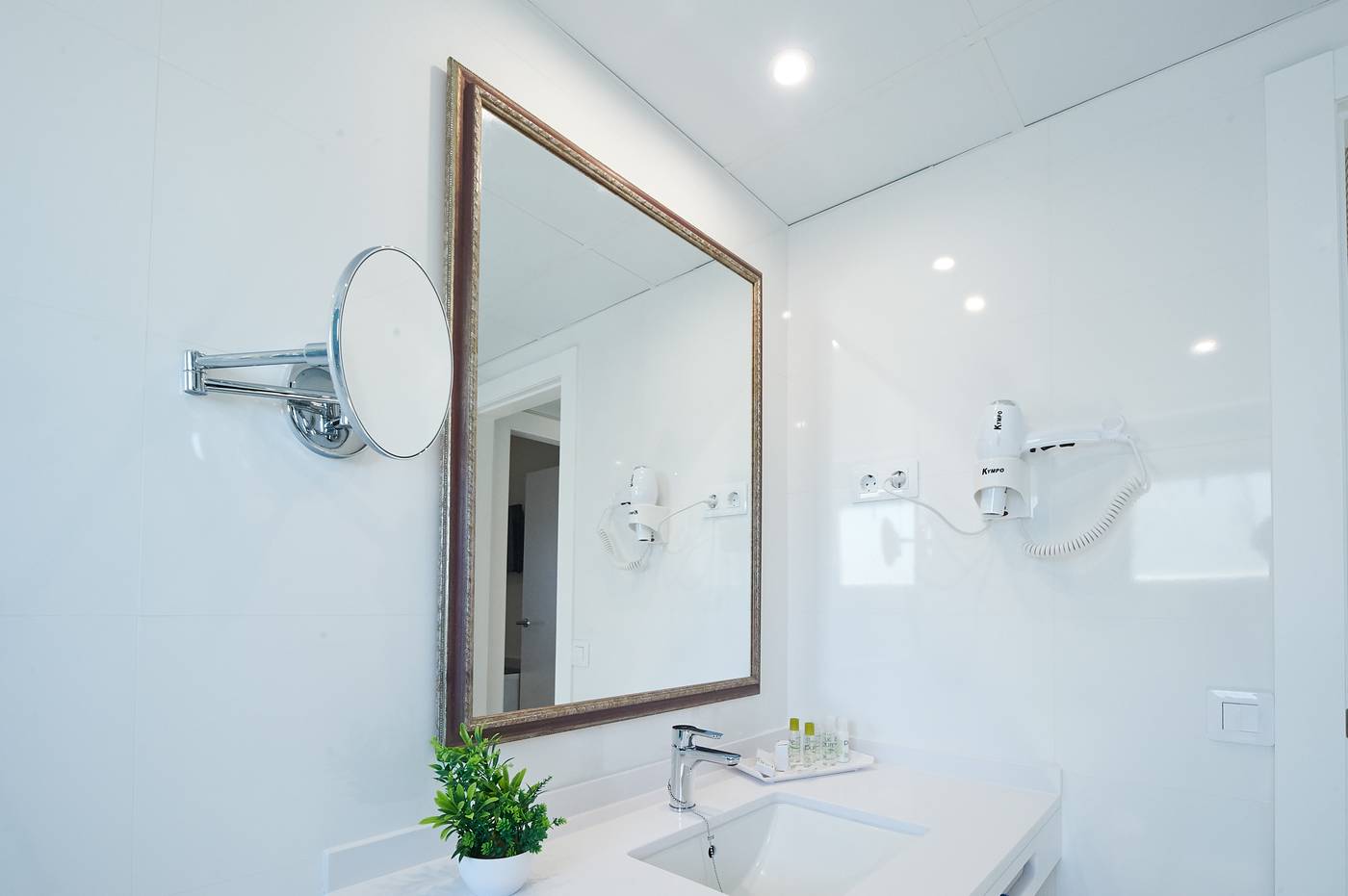 Suite-Hotel-Montana-Club-Room-36