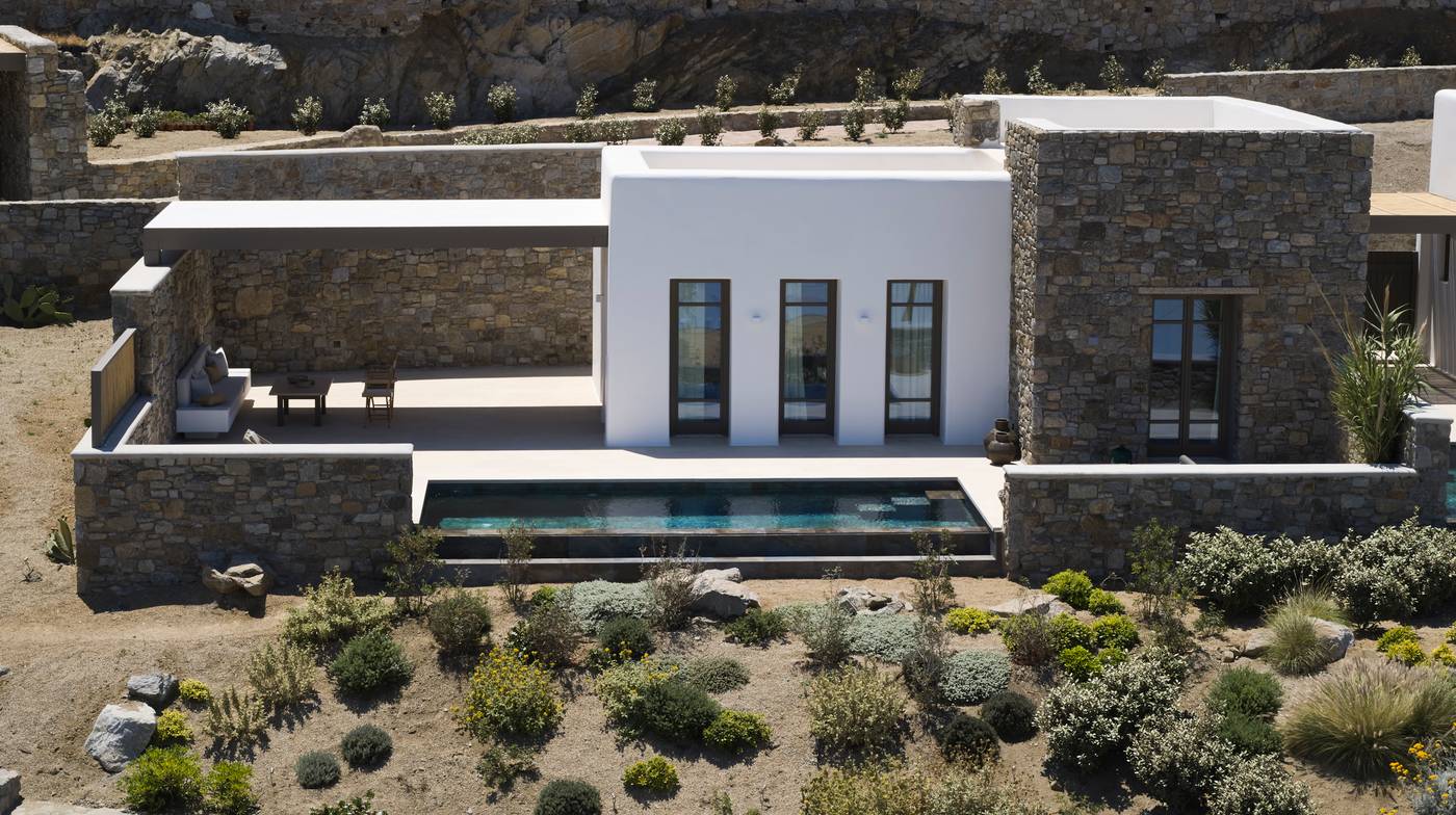 Bonzoe-Suites---Villas-Room-5