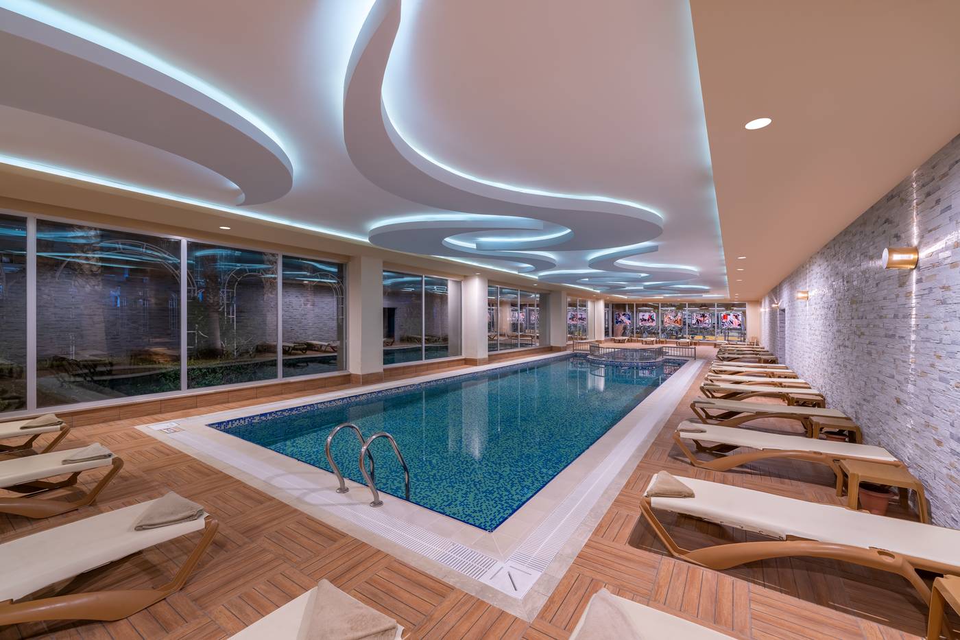 Royal-Garden-Beach-Pool-73