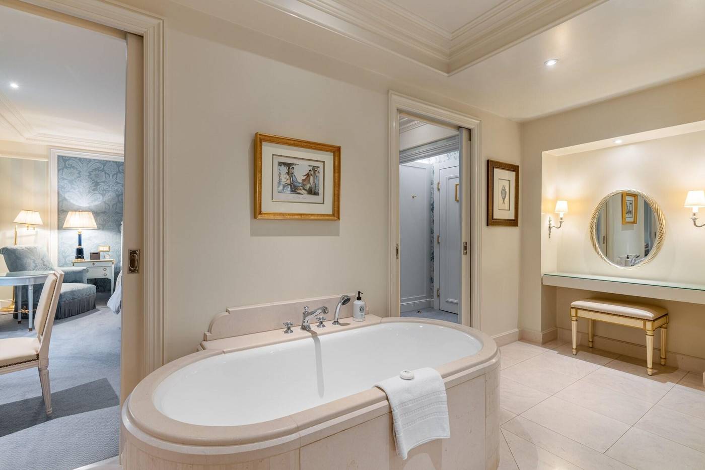 Four-Seasons-Hotel-Geneva-Room-61