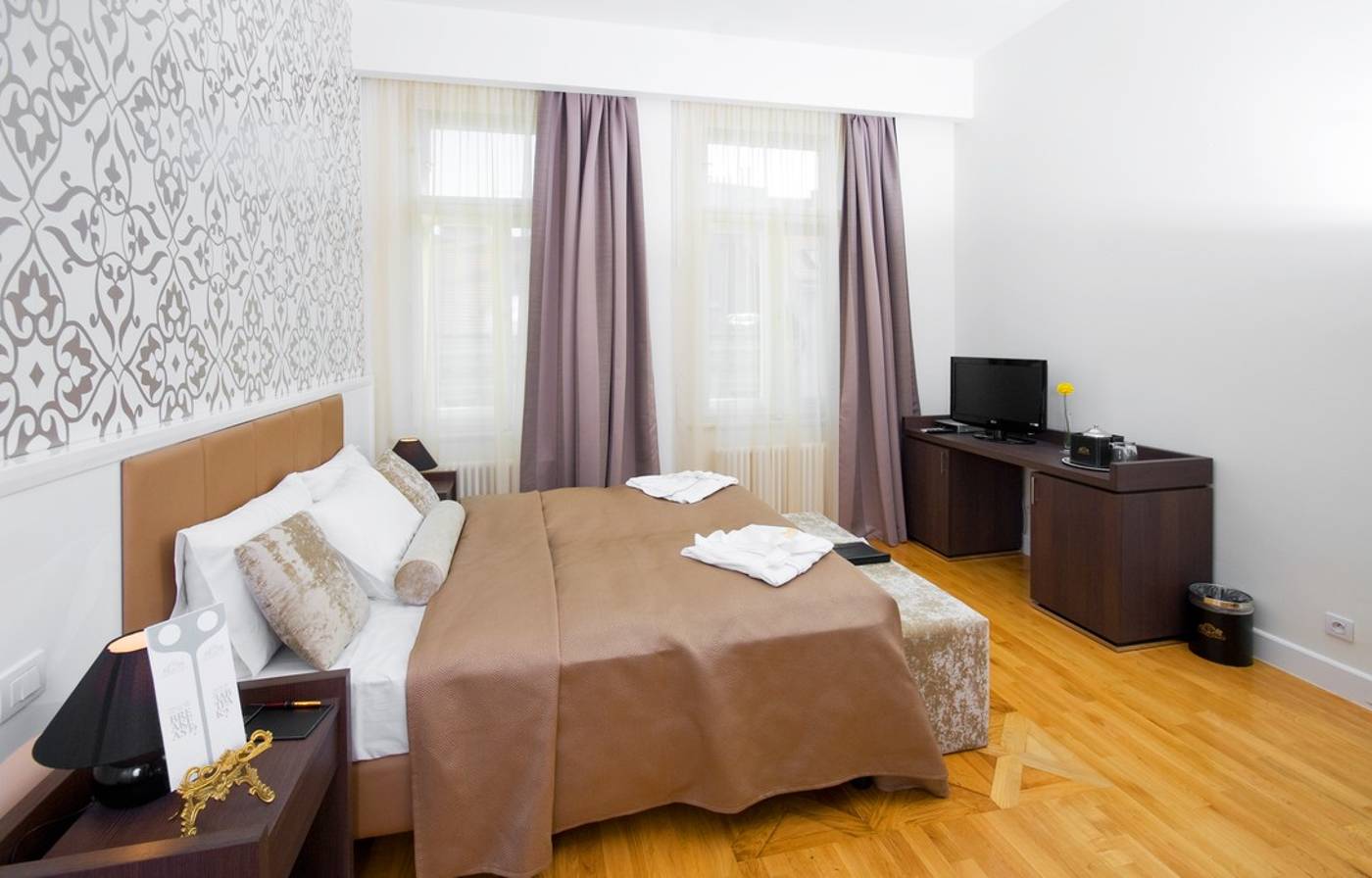 Deminka-Palace-Room-15