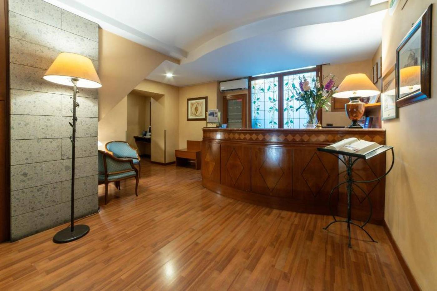 Massimo-Plaza-Lobby-23