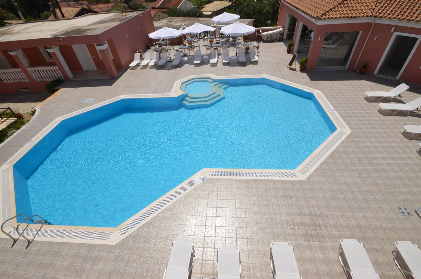 Paradiso-Aparthotel-Pool-11