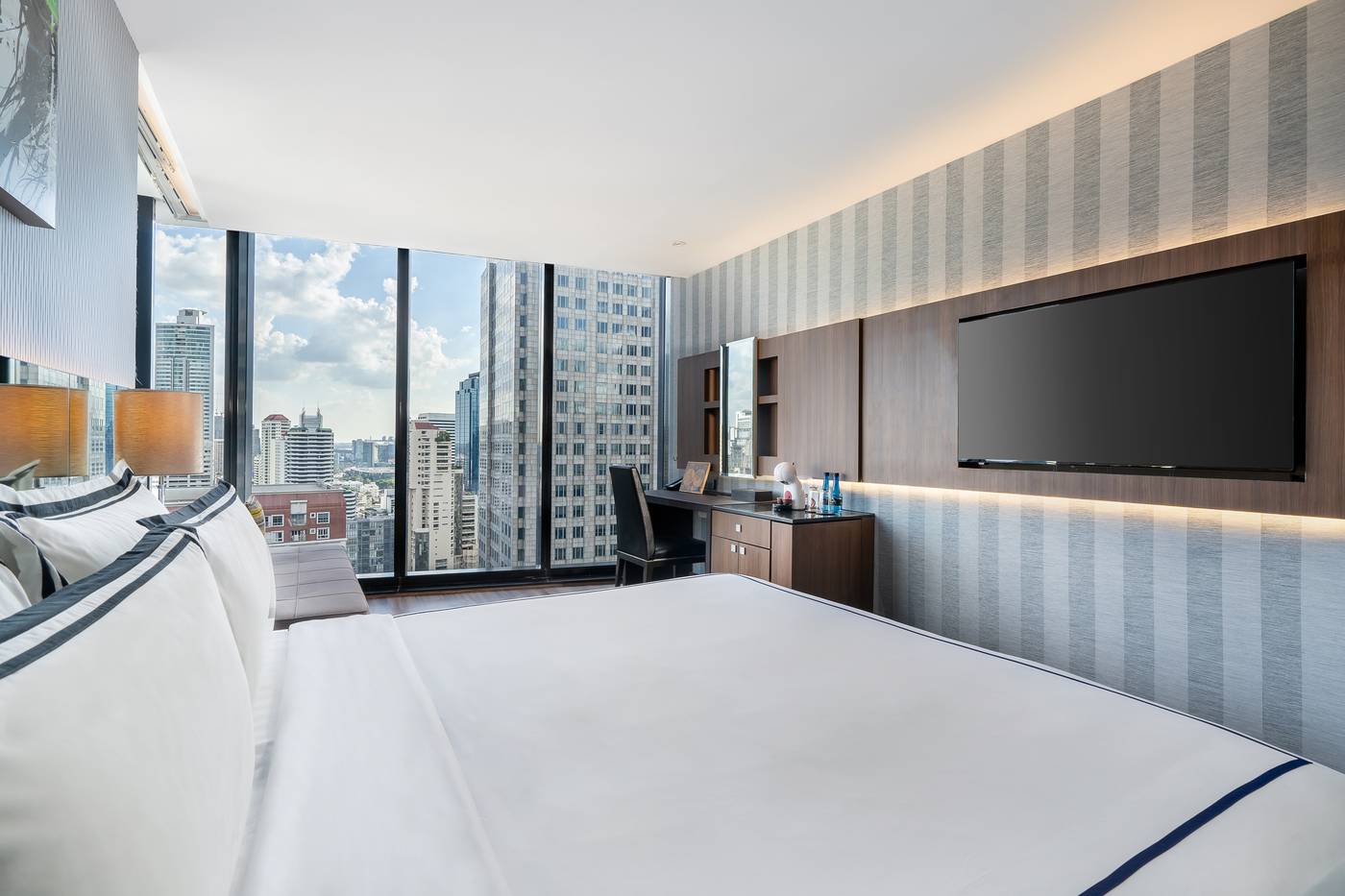 The-Continent-Hotel-Sukhumvit---Asok-BTS-Bangkok-Room-10
