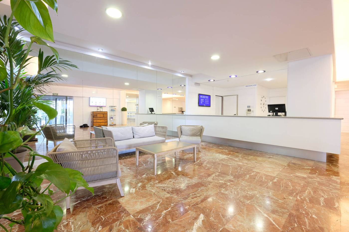 Azuline-Hotel-Bergantin-Lobby-55