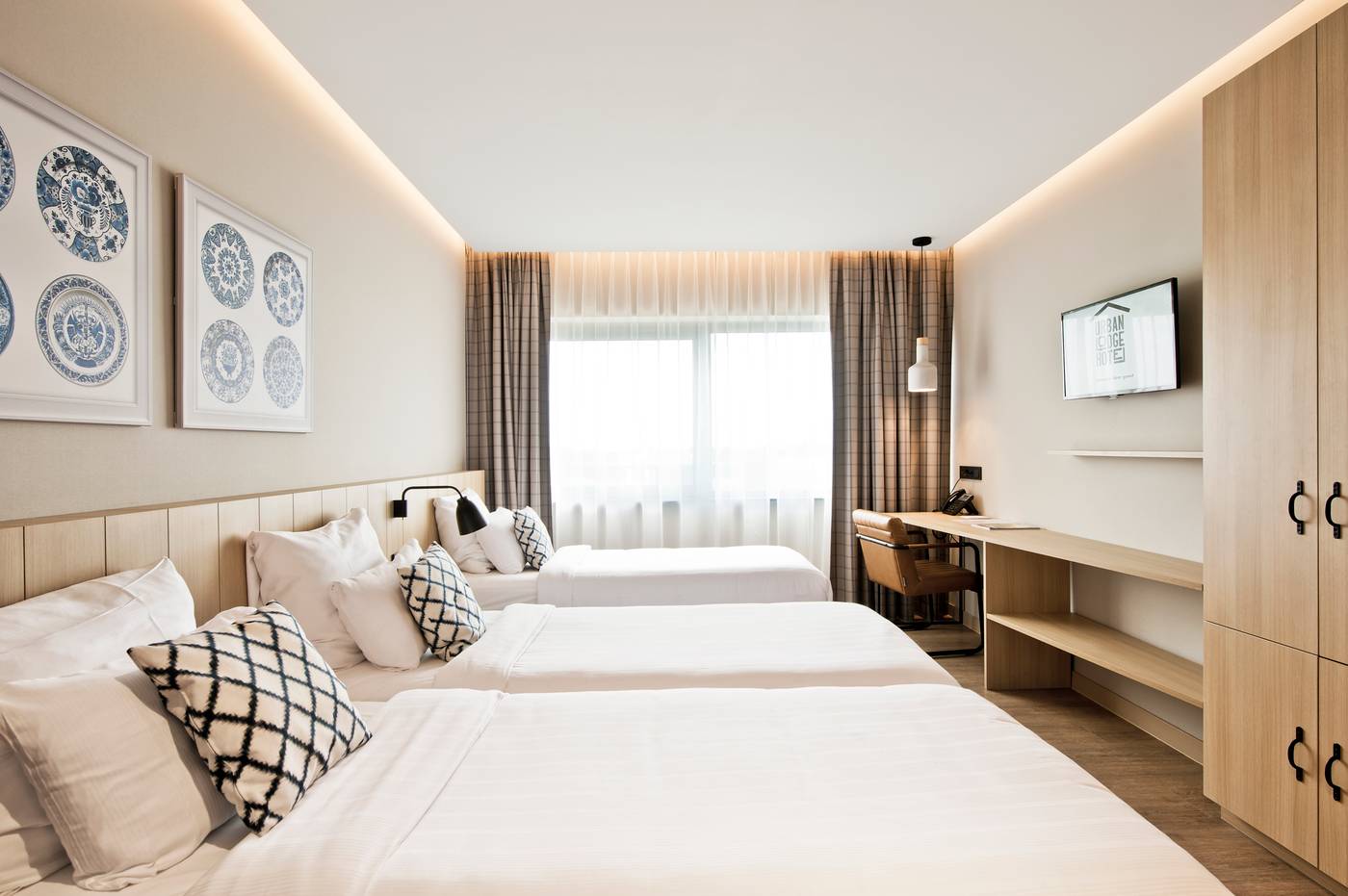 Urban-Lodge-Hotel-Room-36