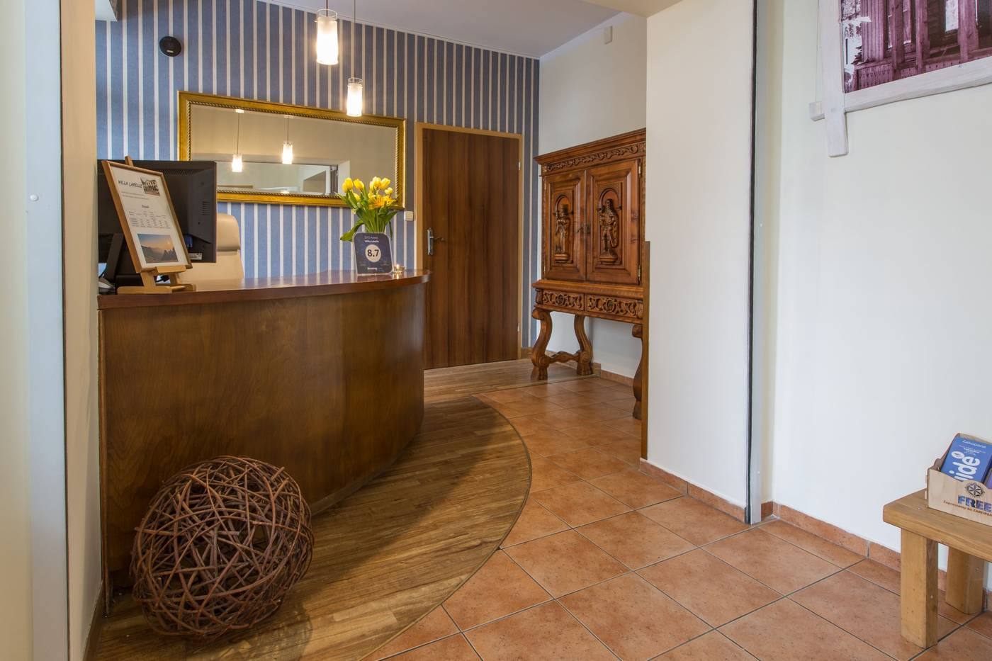 Willa Labelle-Poland-ZAKOPANE-Lobby-9
