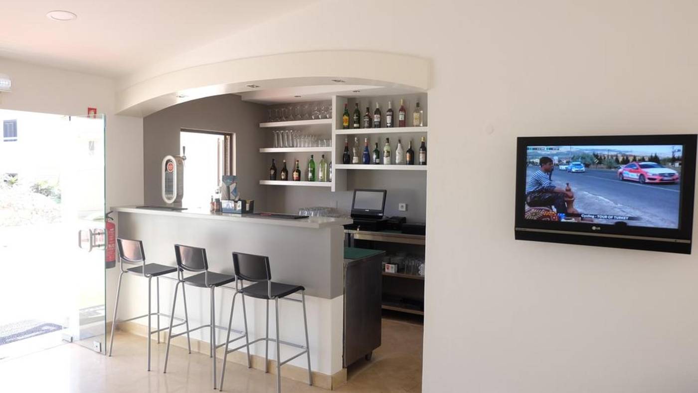 Roca-Belmonte-Apartamentos-Bar-8