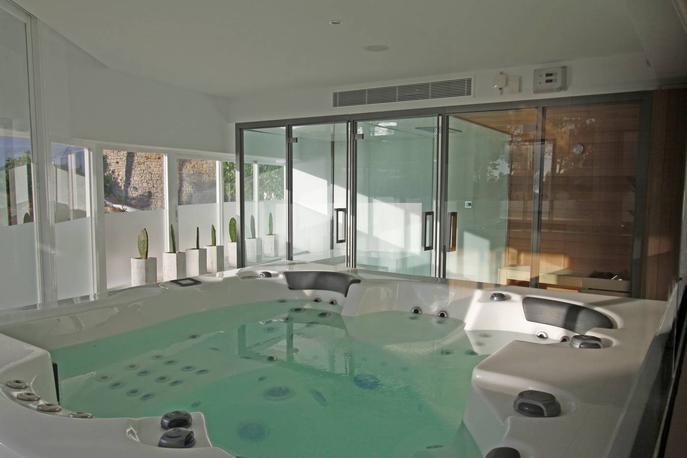 Portinatx-Beach-Club-Hotel-Sports-and-Entertainment-60