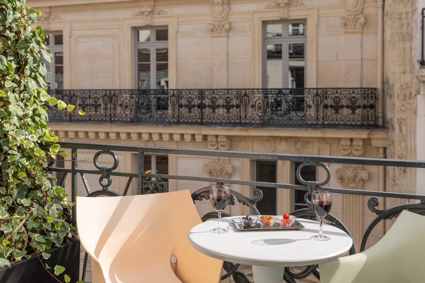 Hotel-Golden-Tulip-Opera-De-Noailles-Terrace-50