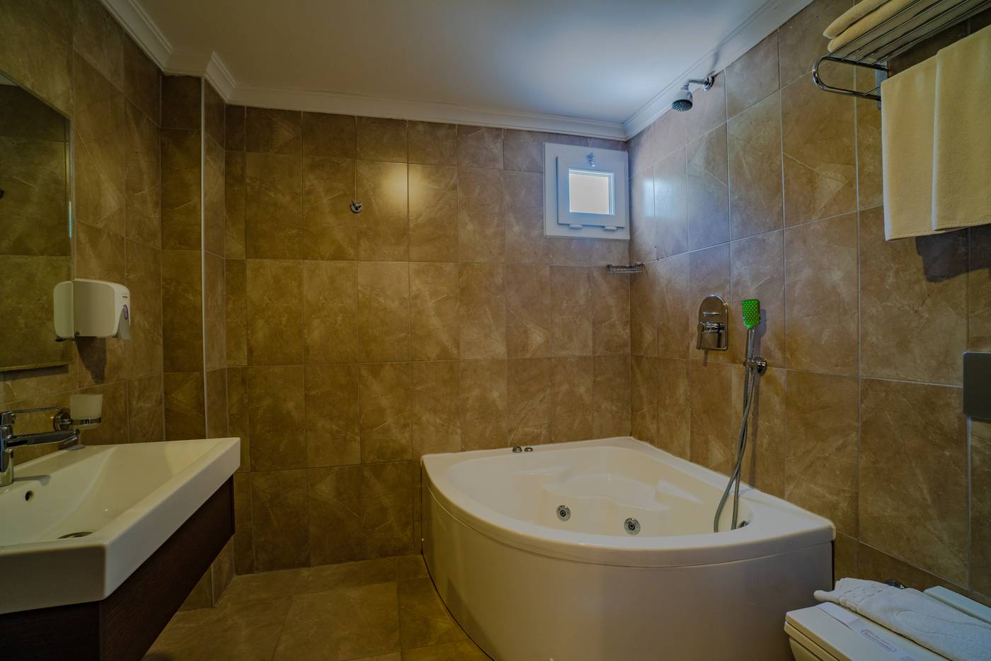 Sunshine Holiday Resort Hotel