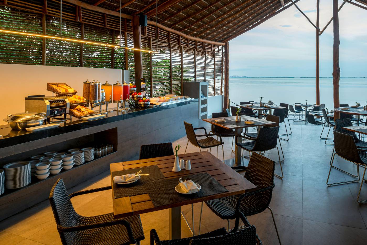 Real-Inn-Cancun-Restaurant-52