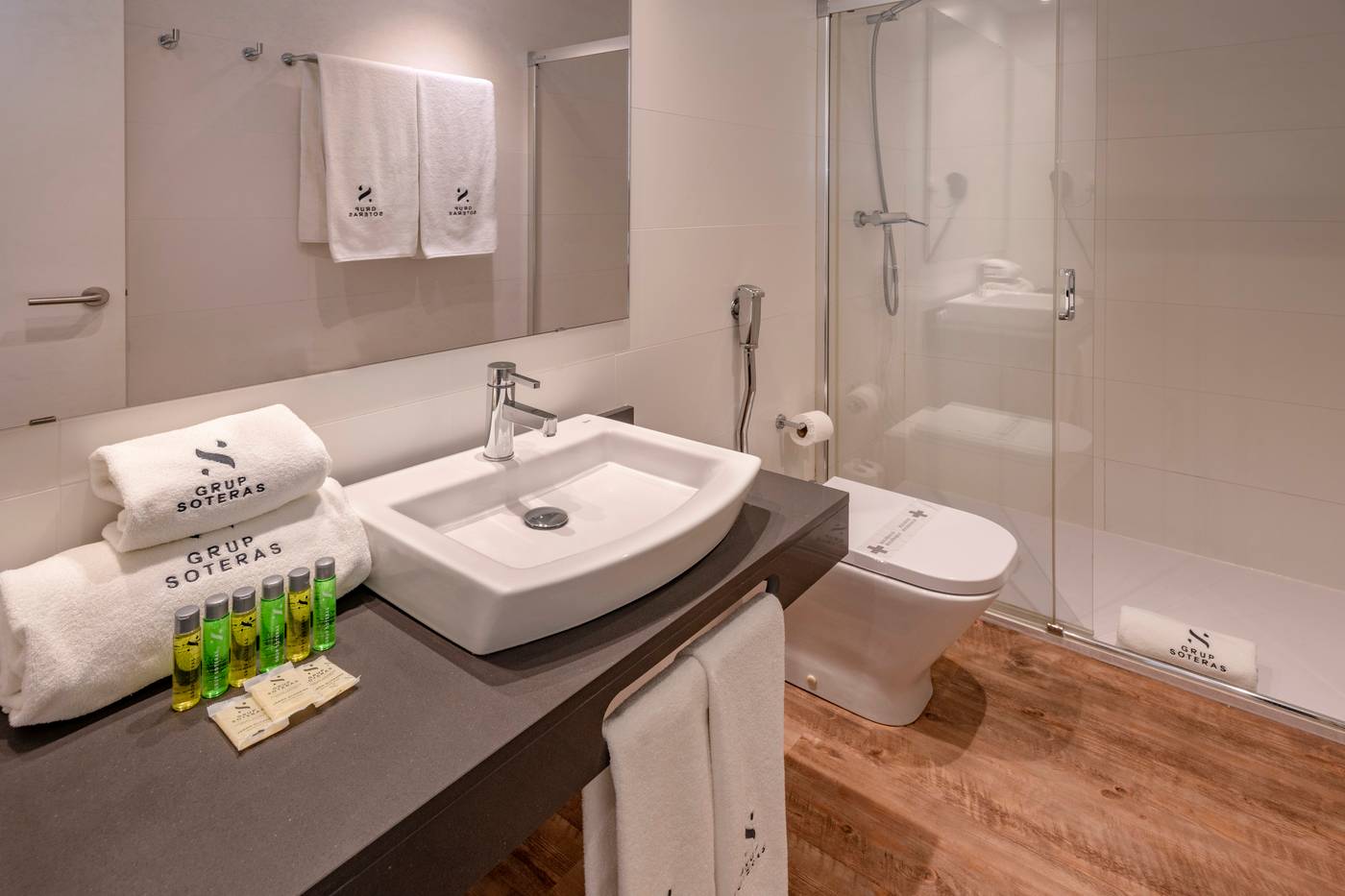 Apartamentos-Playa-De-Castelldefels-Room-40