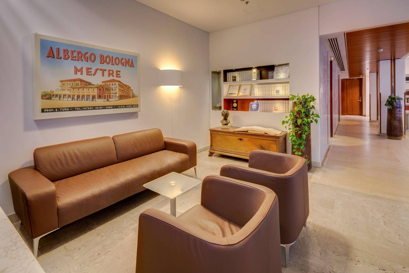 Best-Western-Plus-Hotel-Bologna-Lobby-14