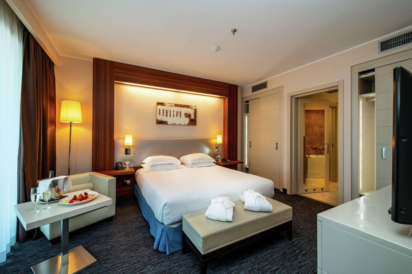 Double-Tree-by-Hilton-Hotel-Olbia-Room-26