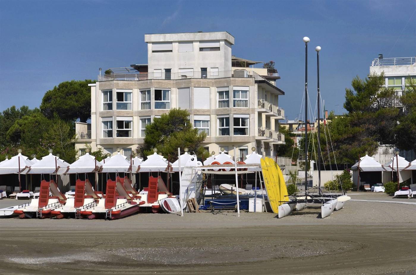 Petit-Palais-Beach-40