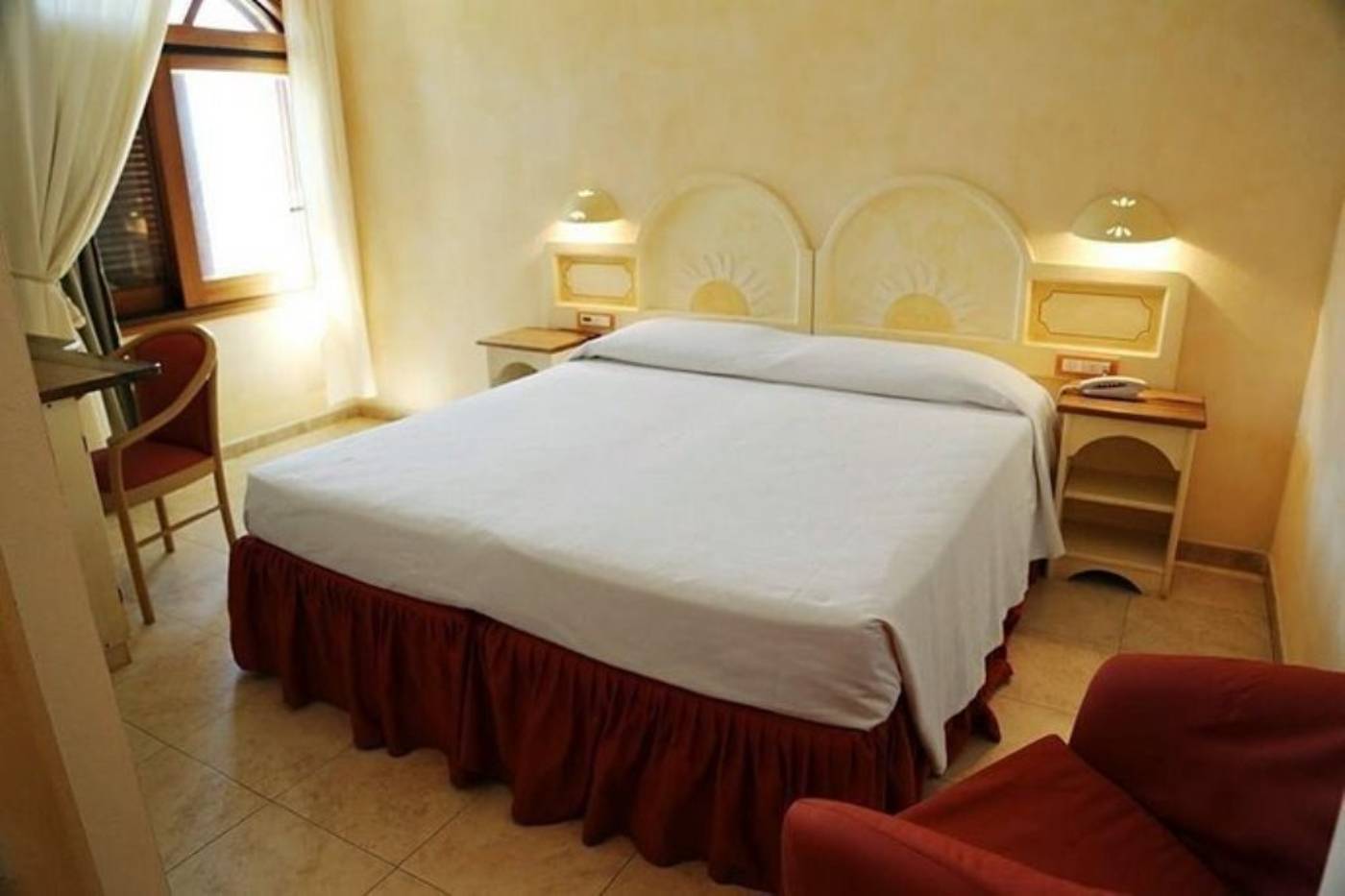 Club-Esse-Posada-Beach-Resort-Room-8