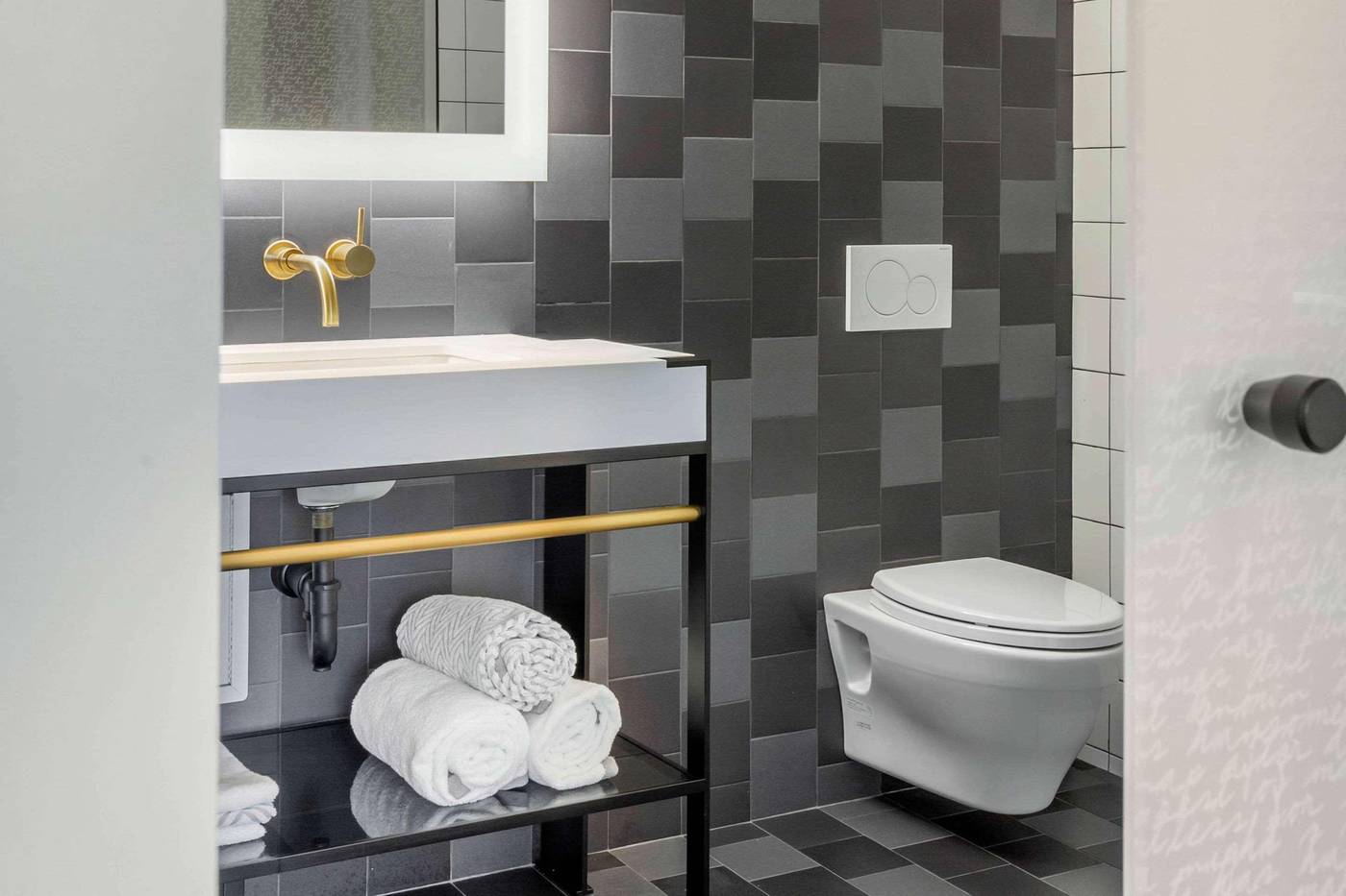 Cambria-Hotel-Boston-Downtown-South-Boston-Room-45