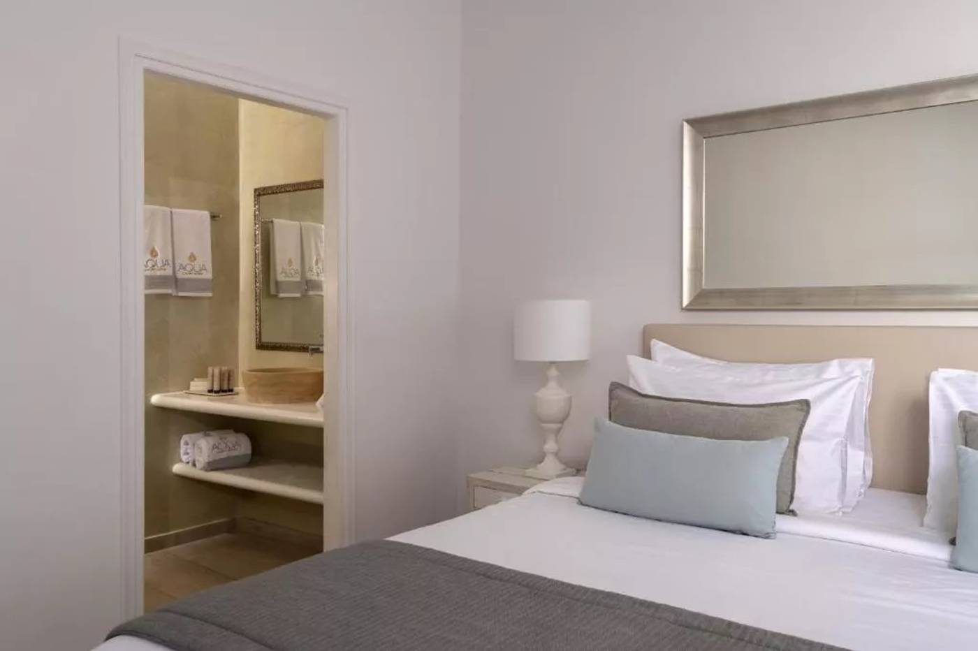 Aqua-Luxury-Suites-Room-41