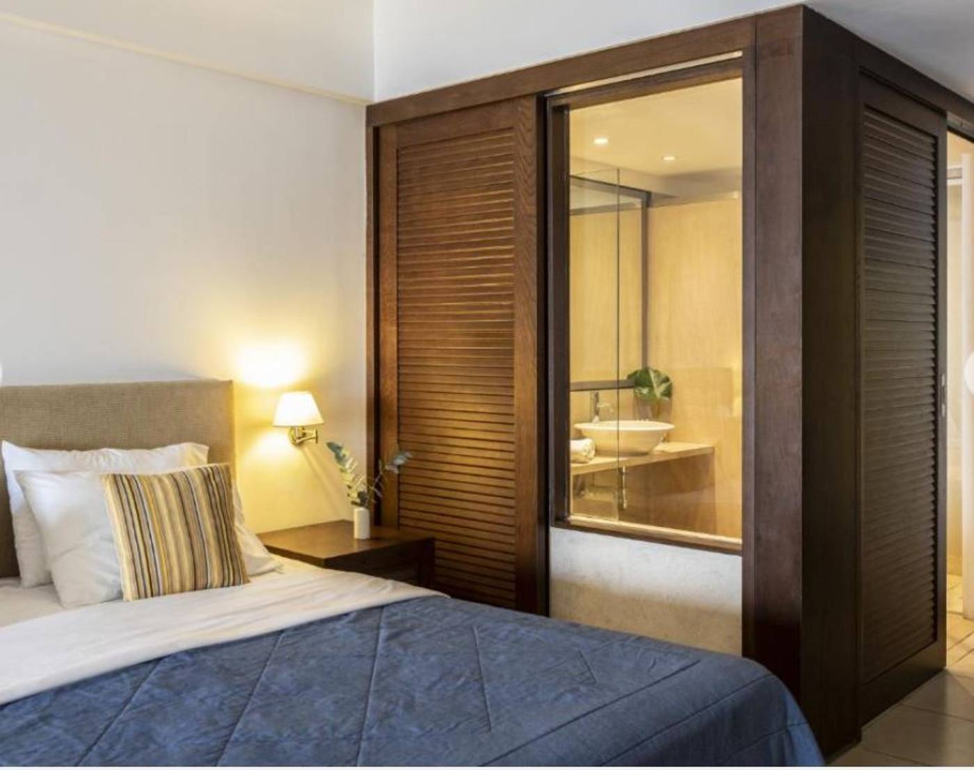 Louis-Apostolata-Island-Resort-Room-30