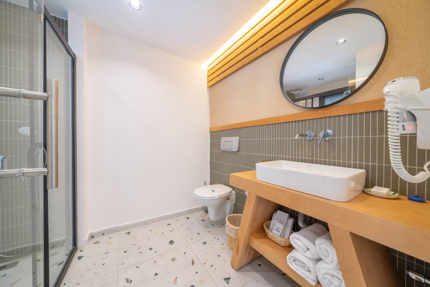 Hotel-Karbel-Sun-Room-54