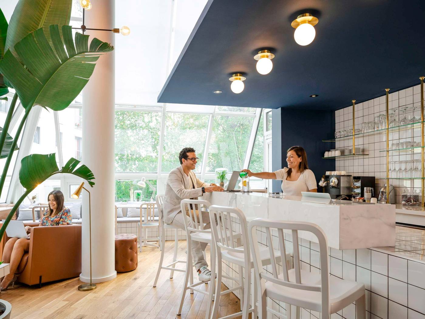 Holiday-Inn-Paris-Montparnasse-Pasteur-Bar-13