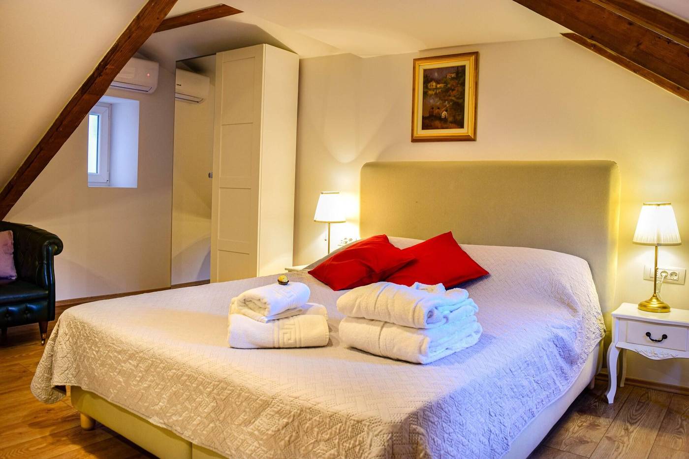 Rilati-Old-Town-Palace-Room-13