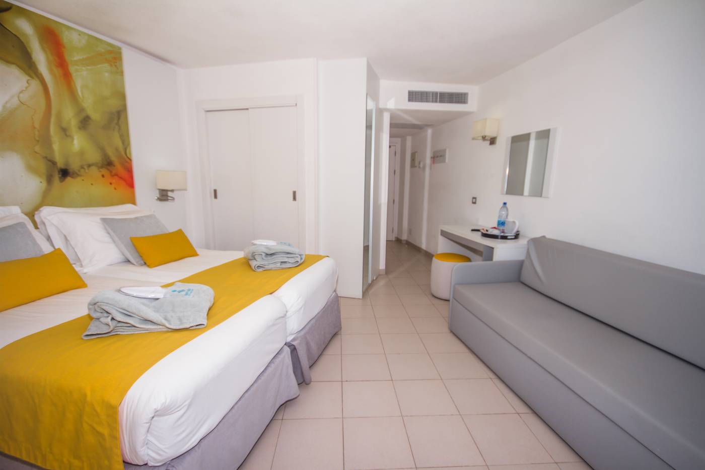 Servatur-Waikiki-Room-34