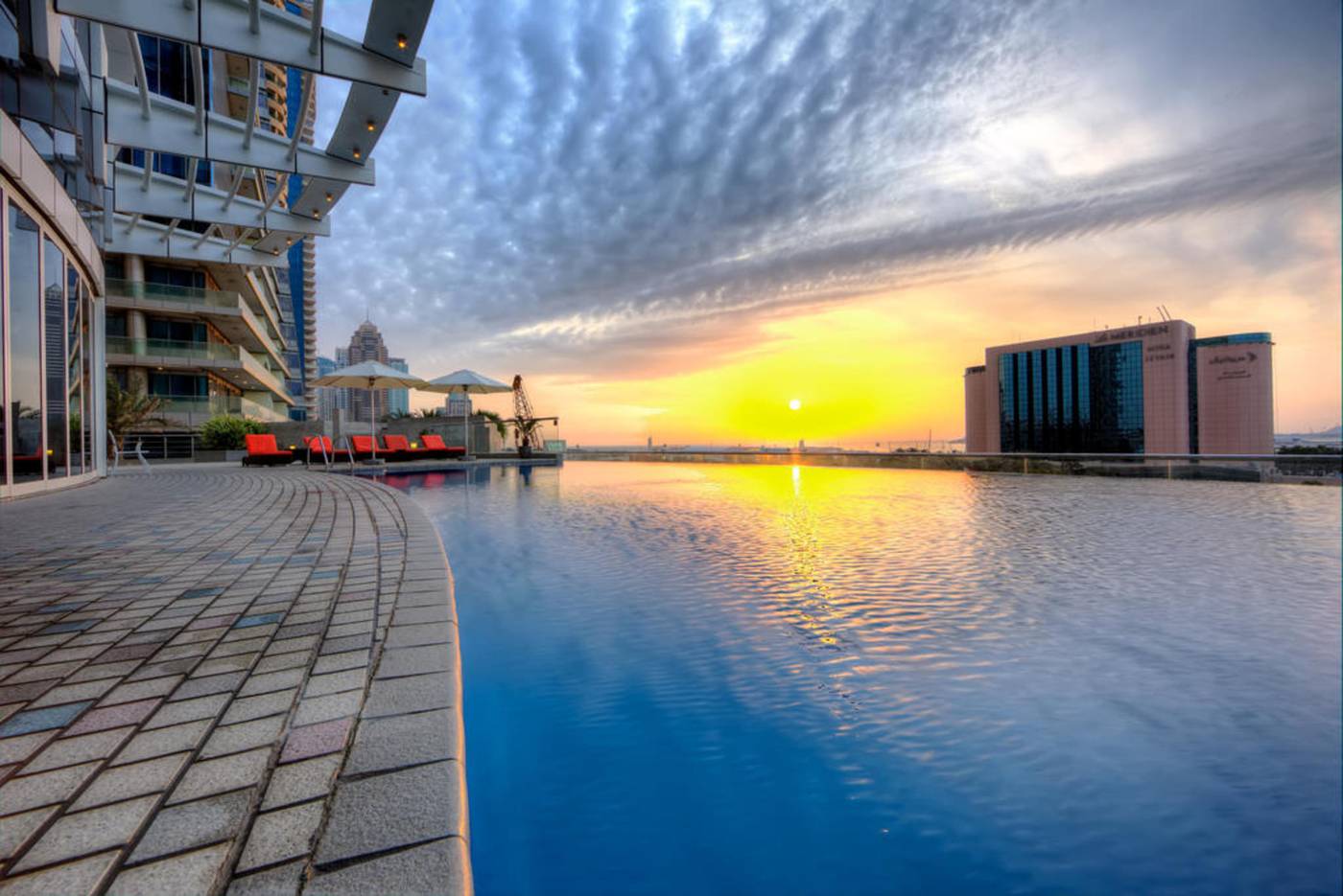 Tamani-Marina-Hotel-and-Hotel-Apartment-Pool-1