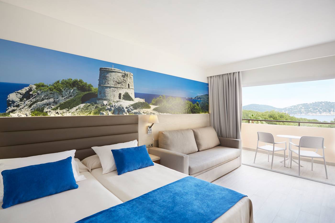 Invisa-Figueral-Resort---Cala-Blanca-Room-34