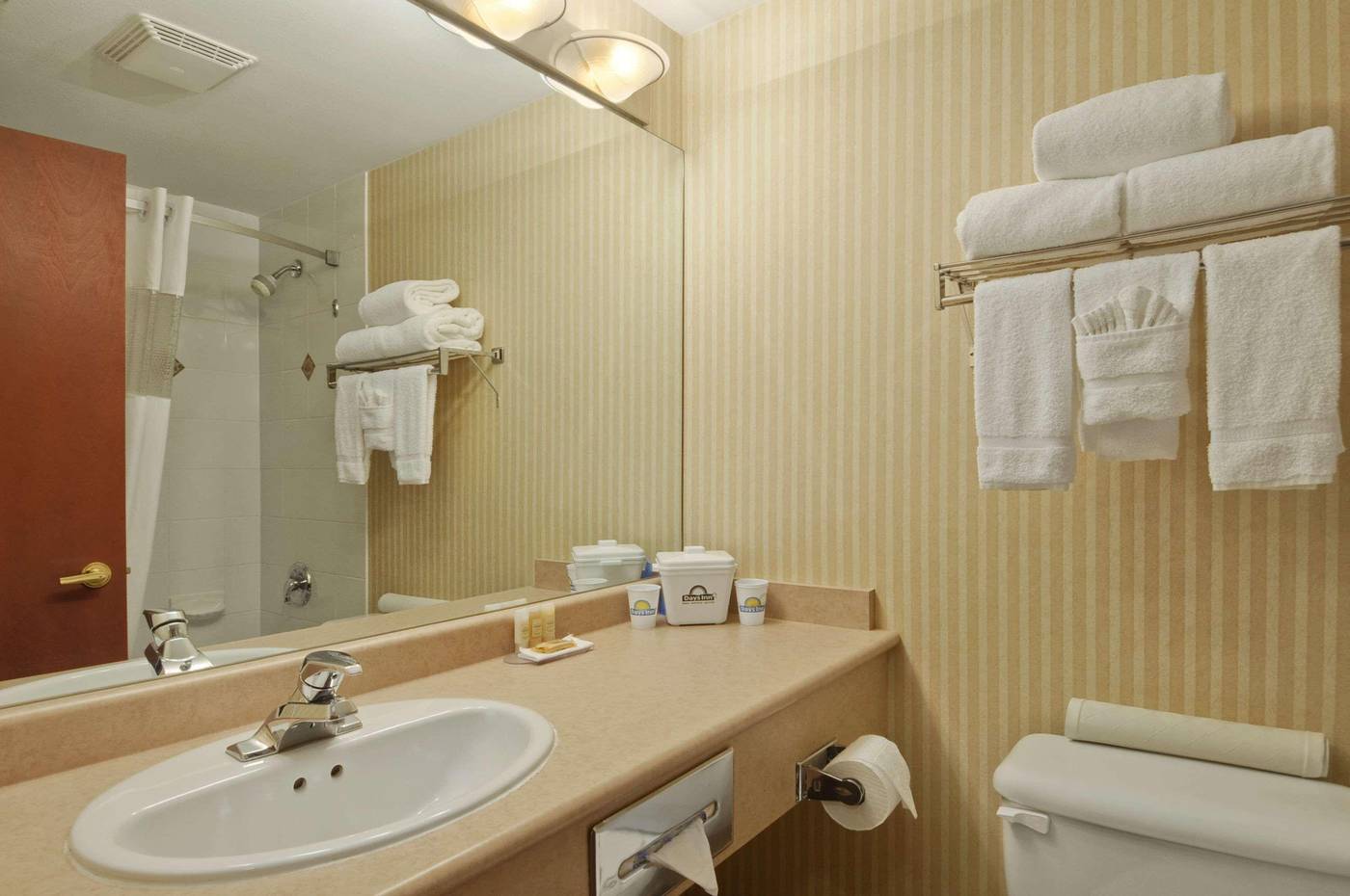 Days Inn by Wyndham Vancouver Airport-Canada-RICHMOND-Room-6