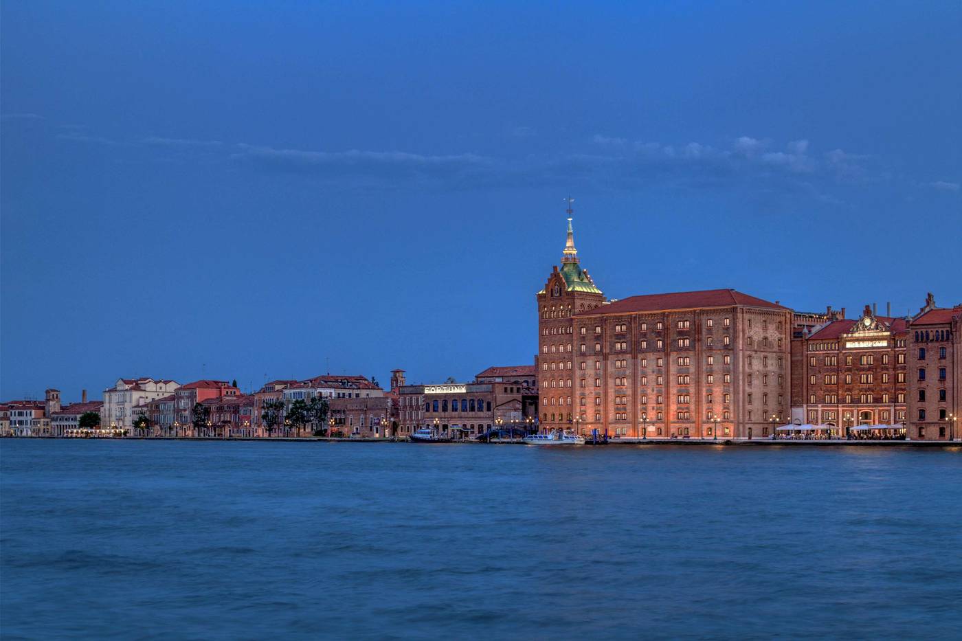 Hilton-Molino-Stucky-Venice-General-view-8