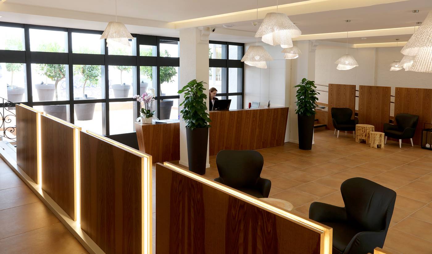 Golden-Mar-Menuda-Lobby-45